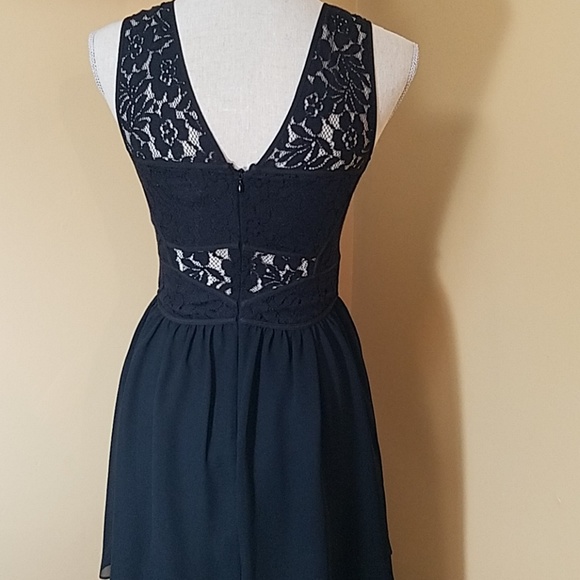 BCBGENERATION Binded Neck Lace Dress (Black) - Picture 5 of 7